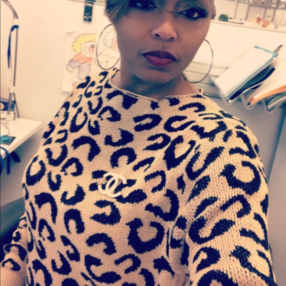 Classy Leopard Sweater - Picture 2 of 2